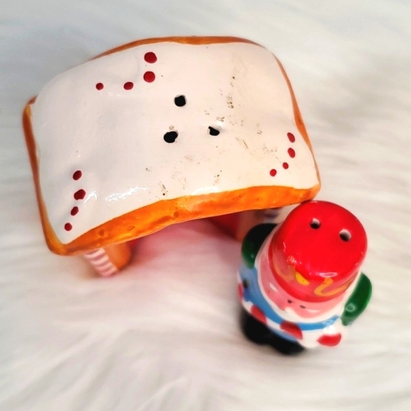 Vintage Christmas Santa Claus Nutcracker North Pole Salt & Pepper Shakers - Picture 9 of 16
